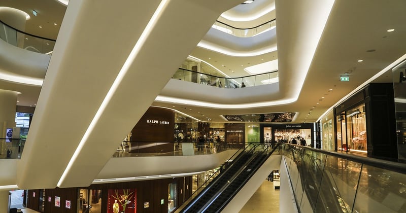 Le luxe freine ses ambitions : les géants du secteur réduisent leurs prévisions
